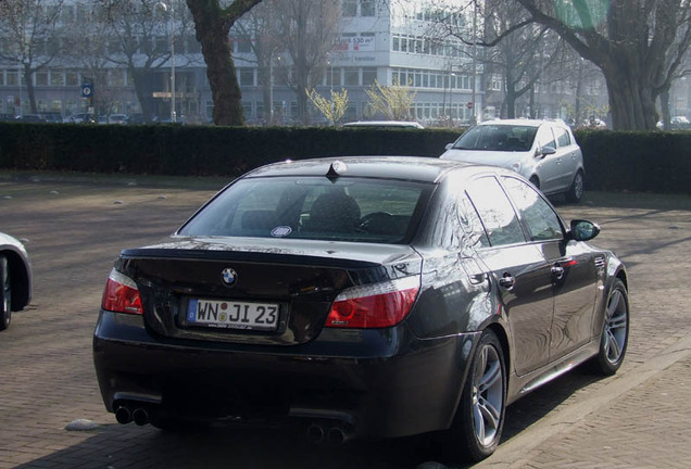 BMW M5 E60 2005