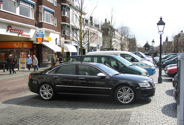 Audi S8 D3