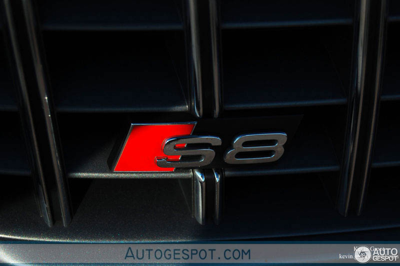 Audi S8 D3