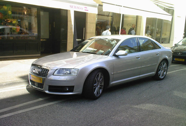 Audi S8 D3