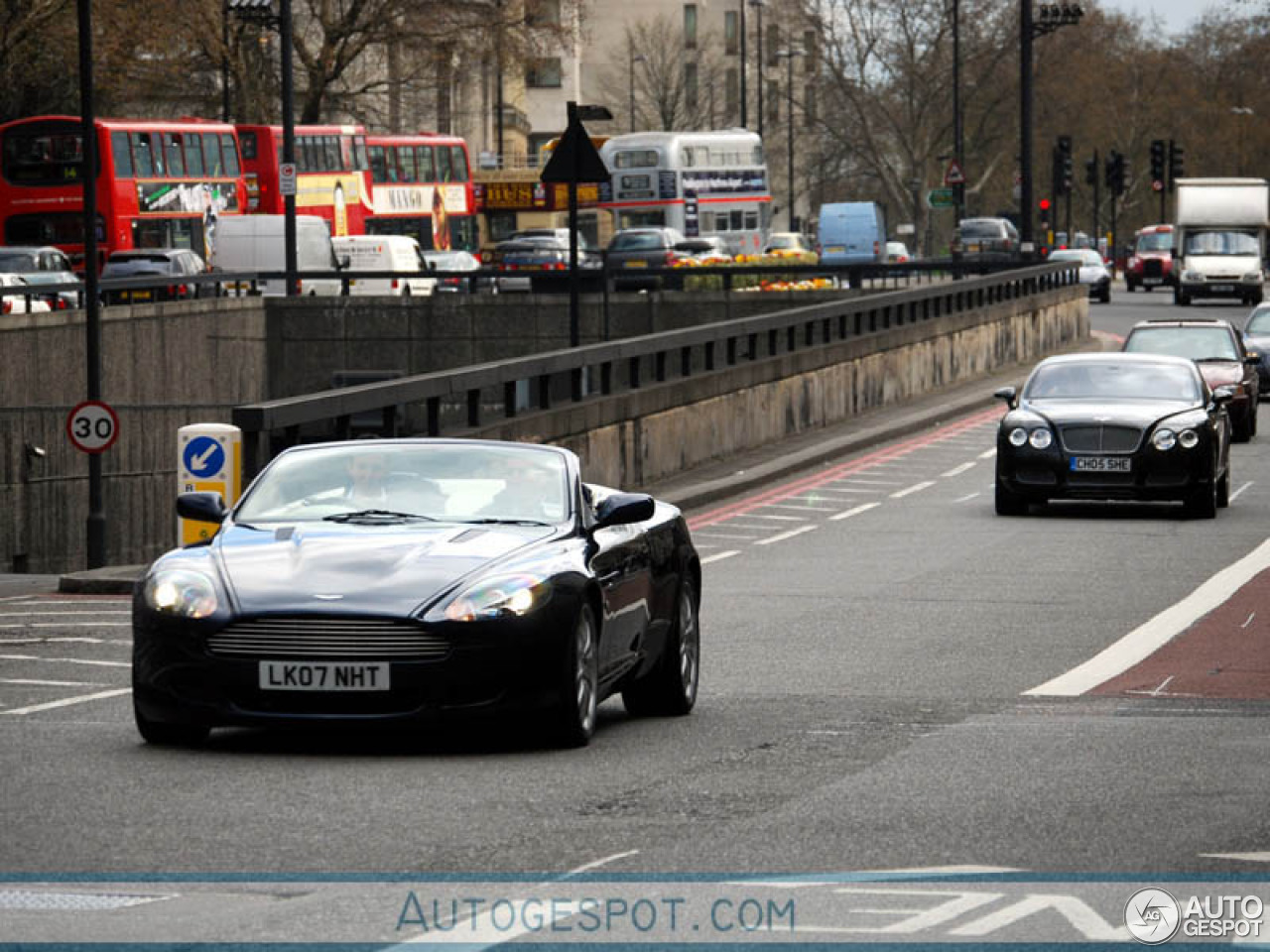 Aston Martin DB9 Volante