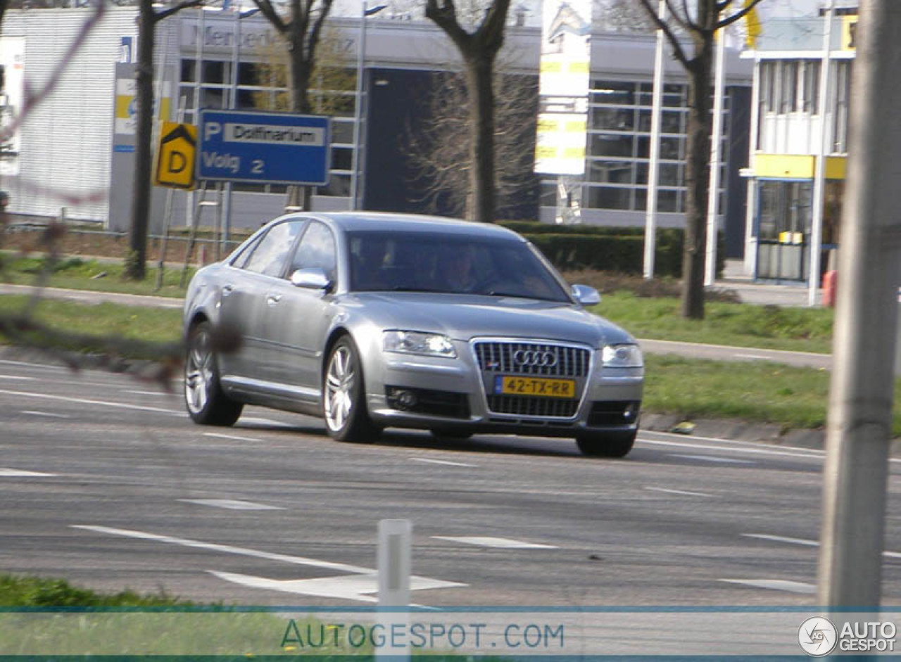 Audi S8 D3