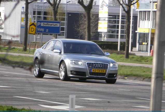 Audi S8 D3