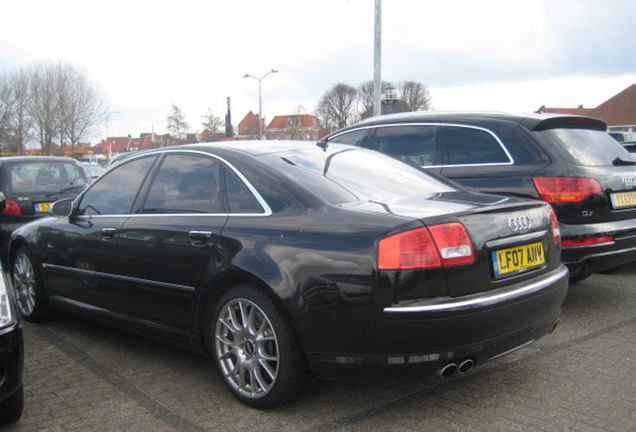 Audi S8 D3