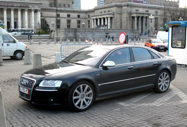 Audi S8 D3