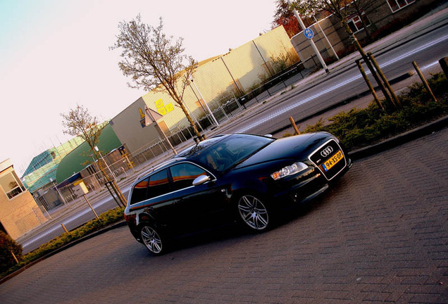 Audi RS4 Avant B7