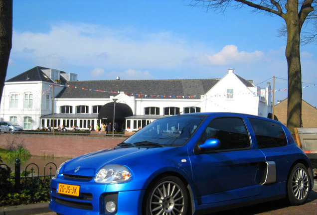 Renault Clio V6