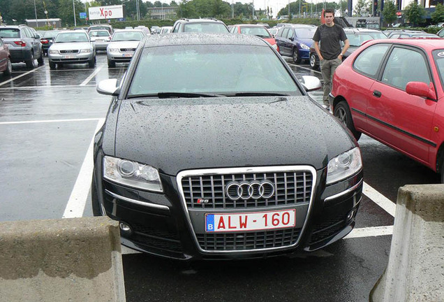 Audi S8 D3