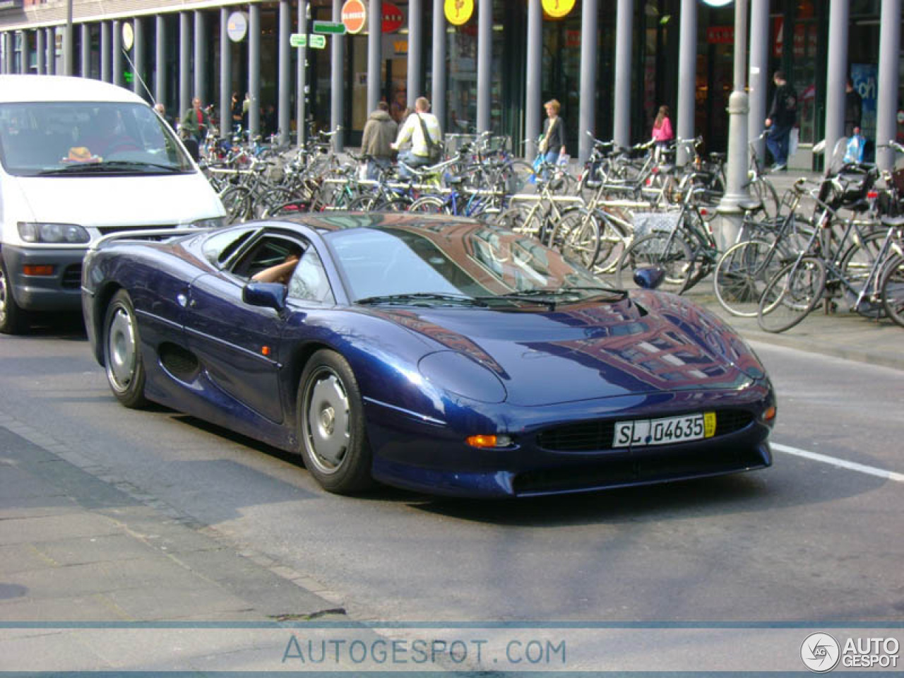 Jaguar XJ220