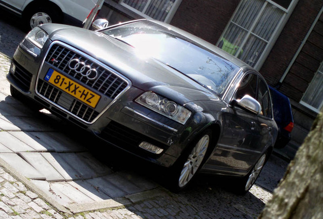 Audi S8 D3