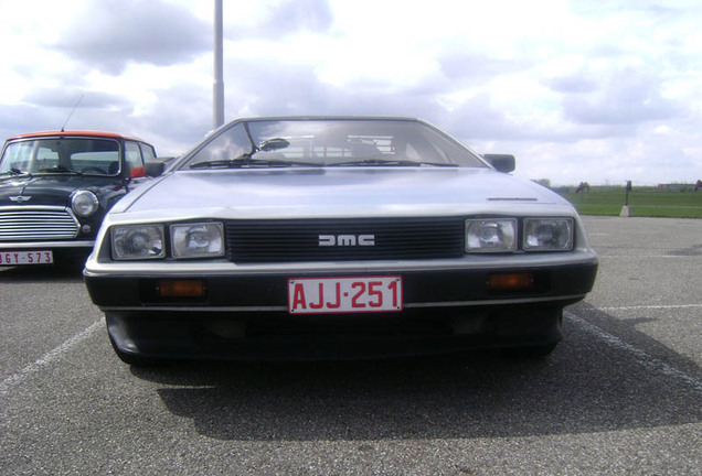 DeLorean DMC-12