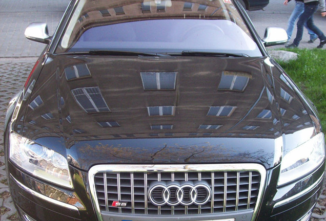 Audi S8 D3