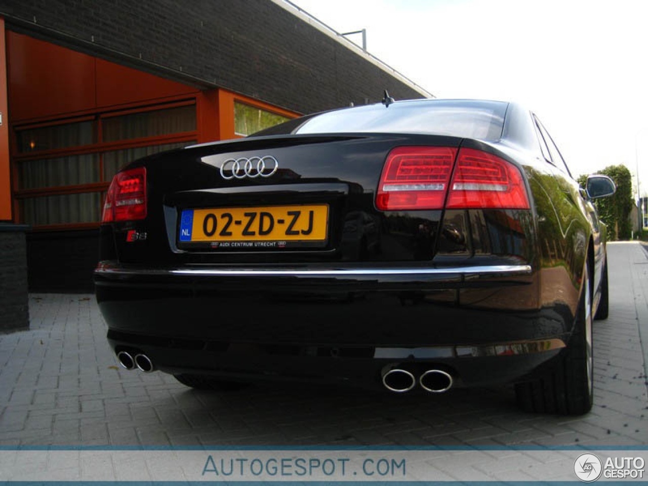 Audi S8 D3