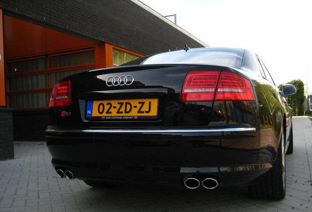 Audi S8 D3