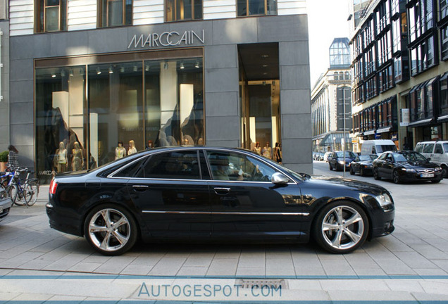 Audi S8 D3