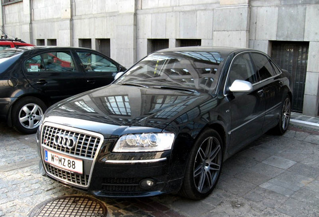 Audi S8 D3