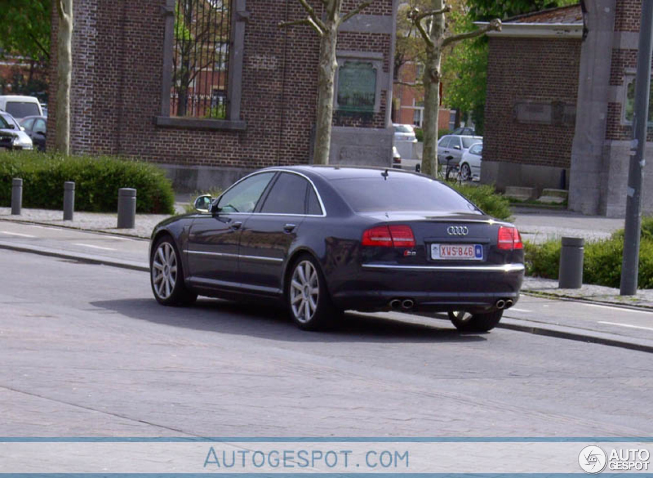 Audi S8 D3