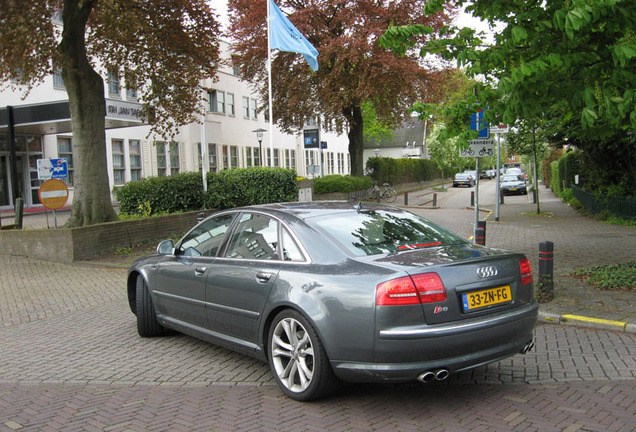 Audi S8 D3