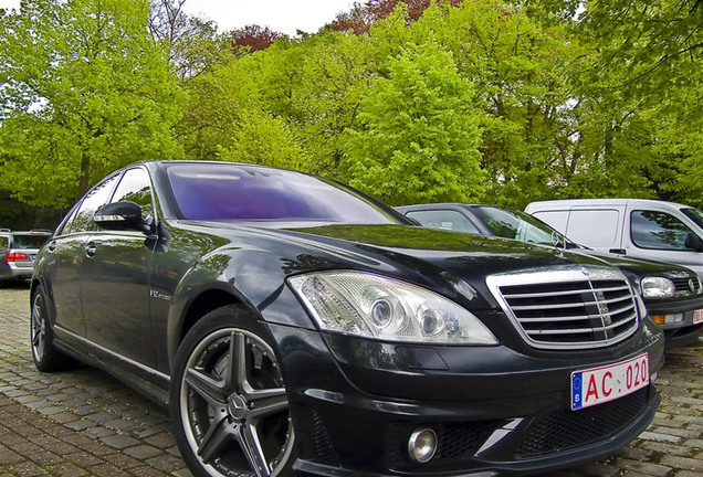 Mercedes-Benz S 65 AMG V221