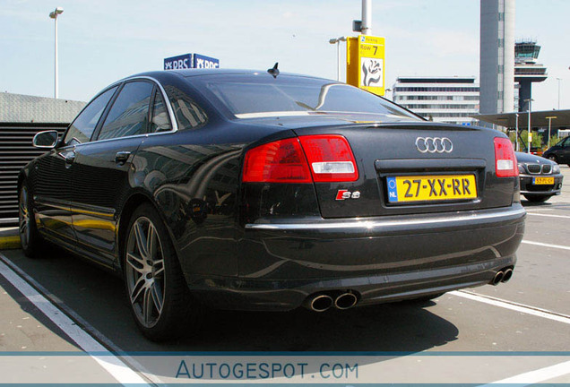 Audi S8 D3