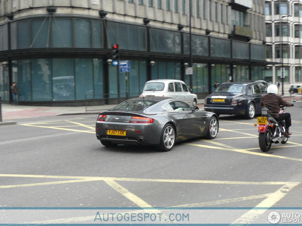 Aston Martin V8 Vantage