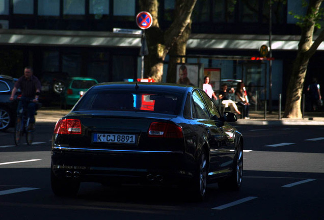 Audi S8 D3