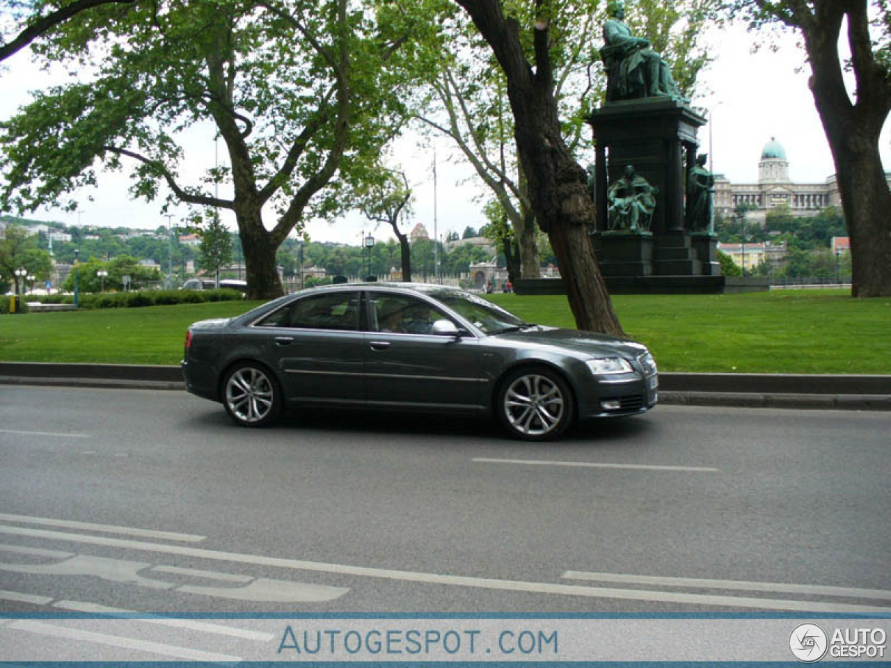 Audi S8 D3