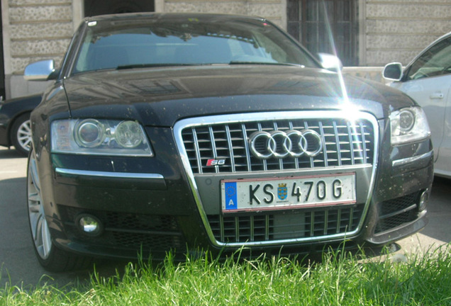 Audi S8 D3