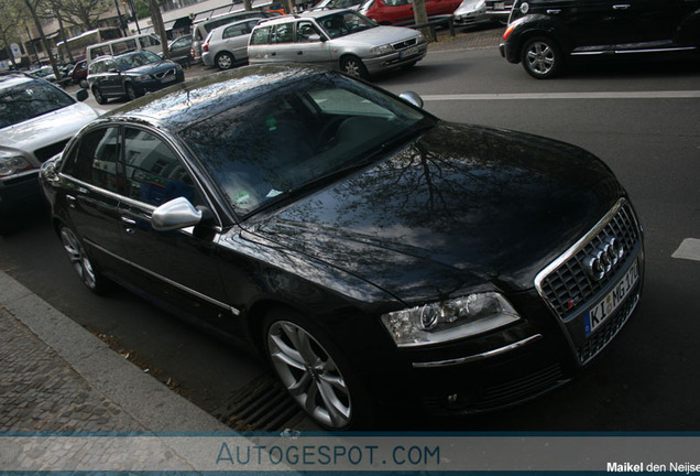 Audi S8 D3