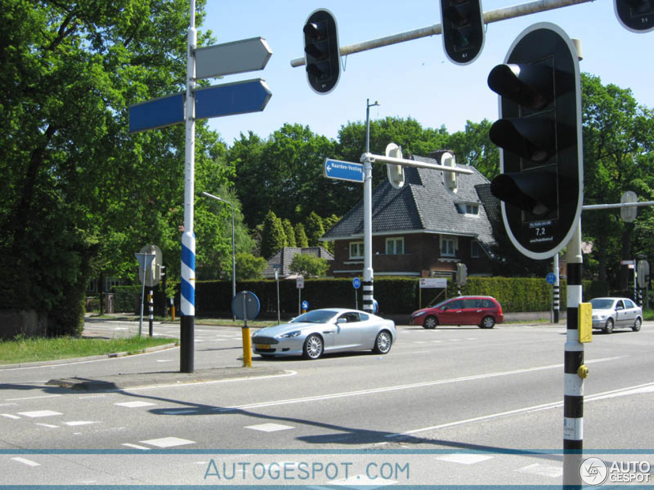 Aston Martin DB9