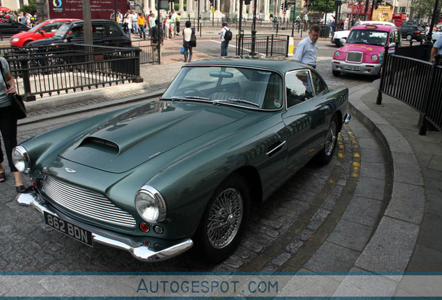 Aston Martin DB4