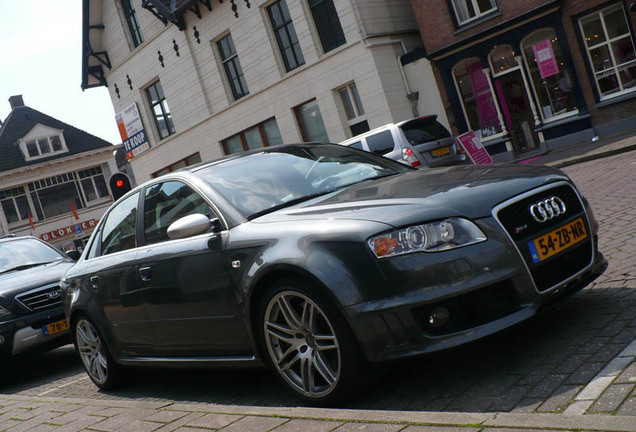 Audi RS4 Sedan