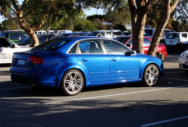 Audi RS4 Sedan