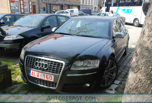 Audi S8 D3