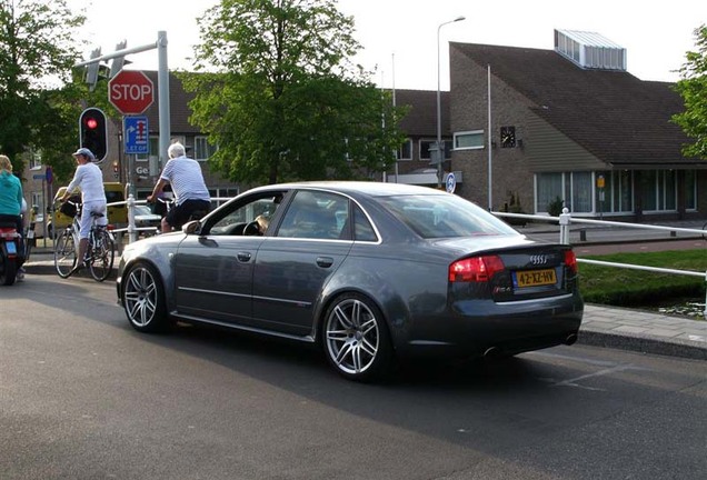 Audi RS4 Sedan