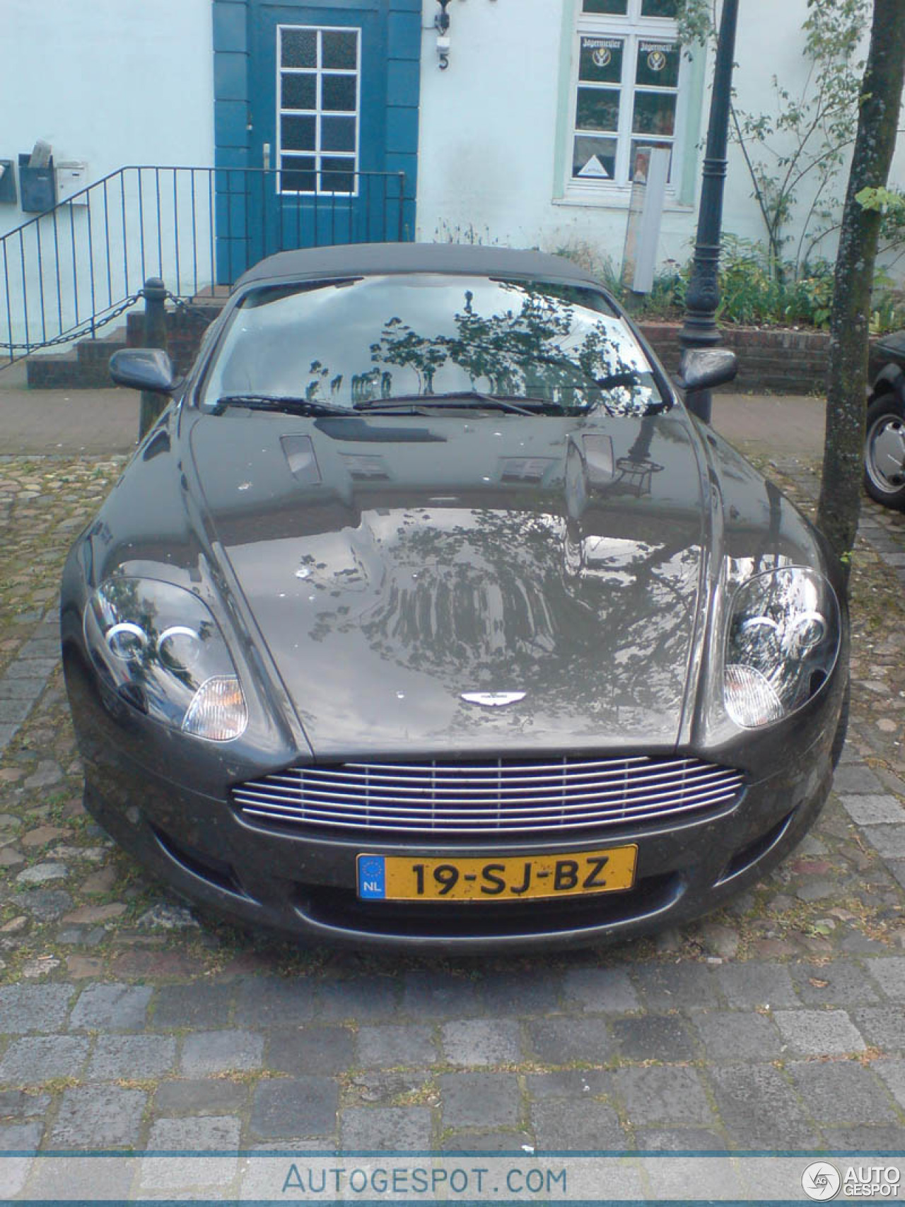 Aston Martin DB9 Volante