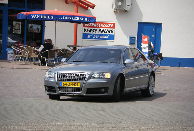 Audi S8 D3