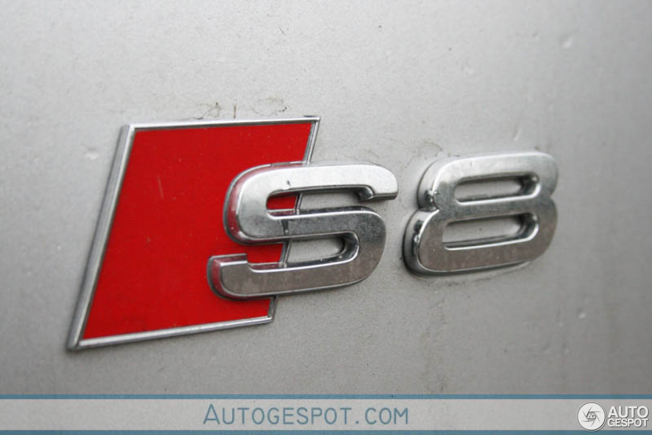 Audi S8 D3