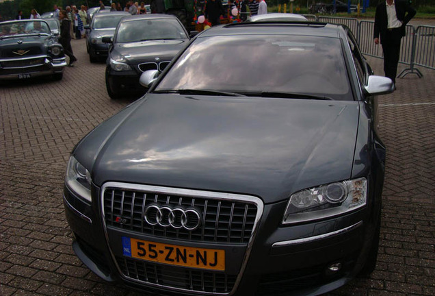 Audi S8 D3