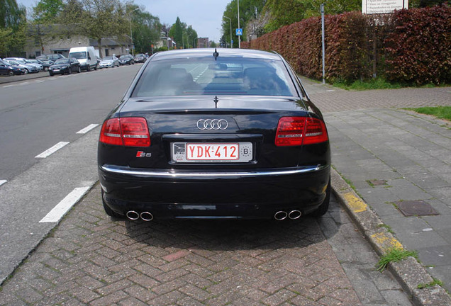 Audi S8 D3