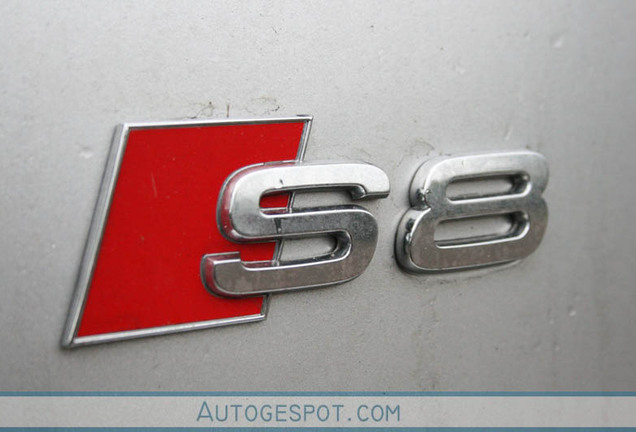 Audi S8 D3