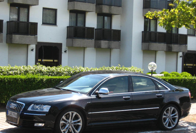 Audi S8 D3