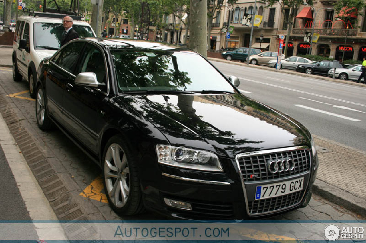 Audi S8 D3