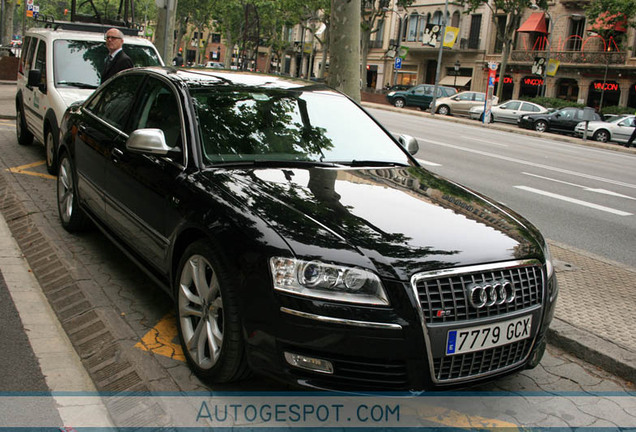 Audi S8 D3