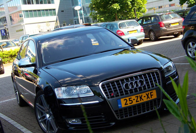 Audi S8 D3