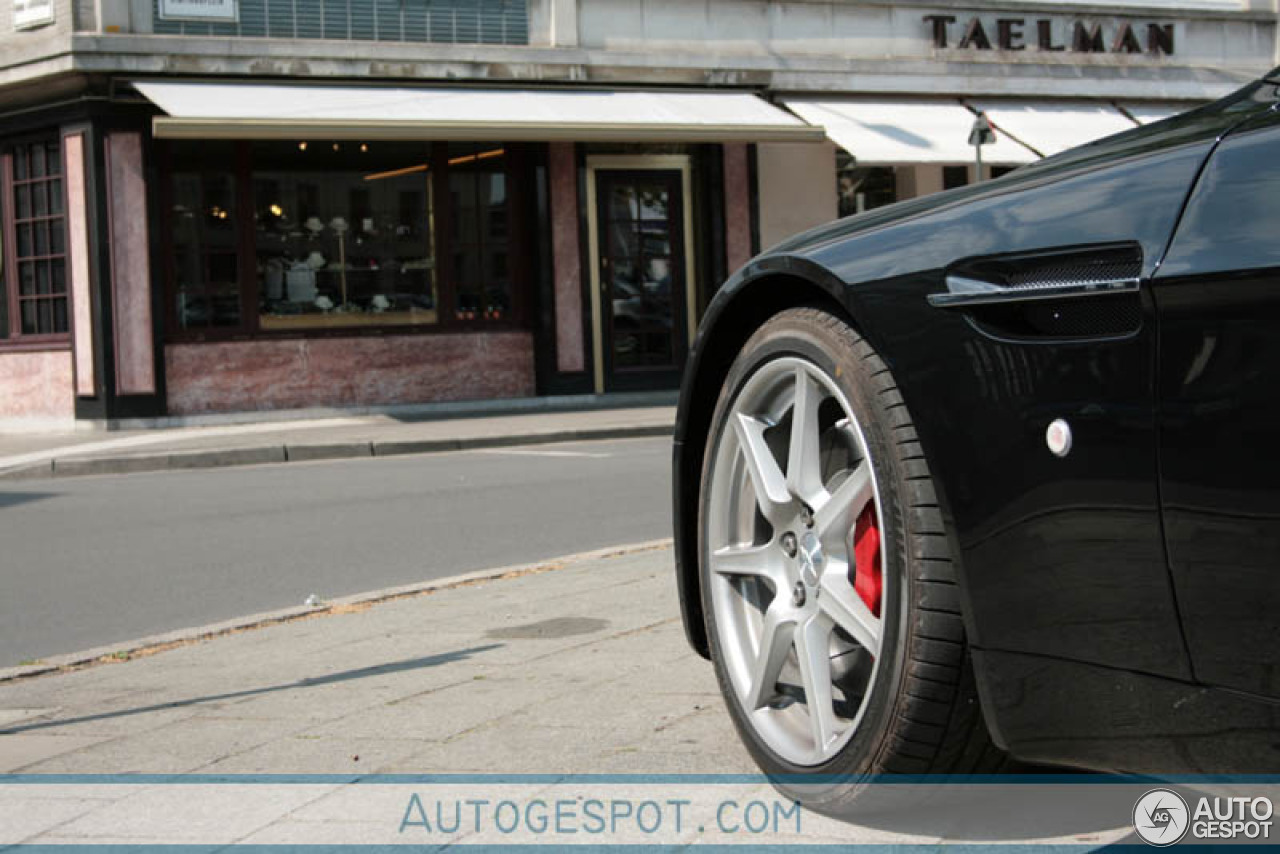 Aston Martin V8 Vantage Roadster