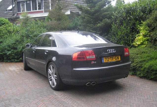 Audi S8 D3