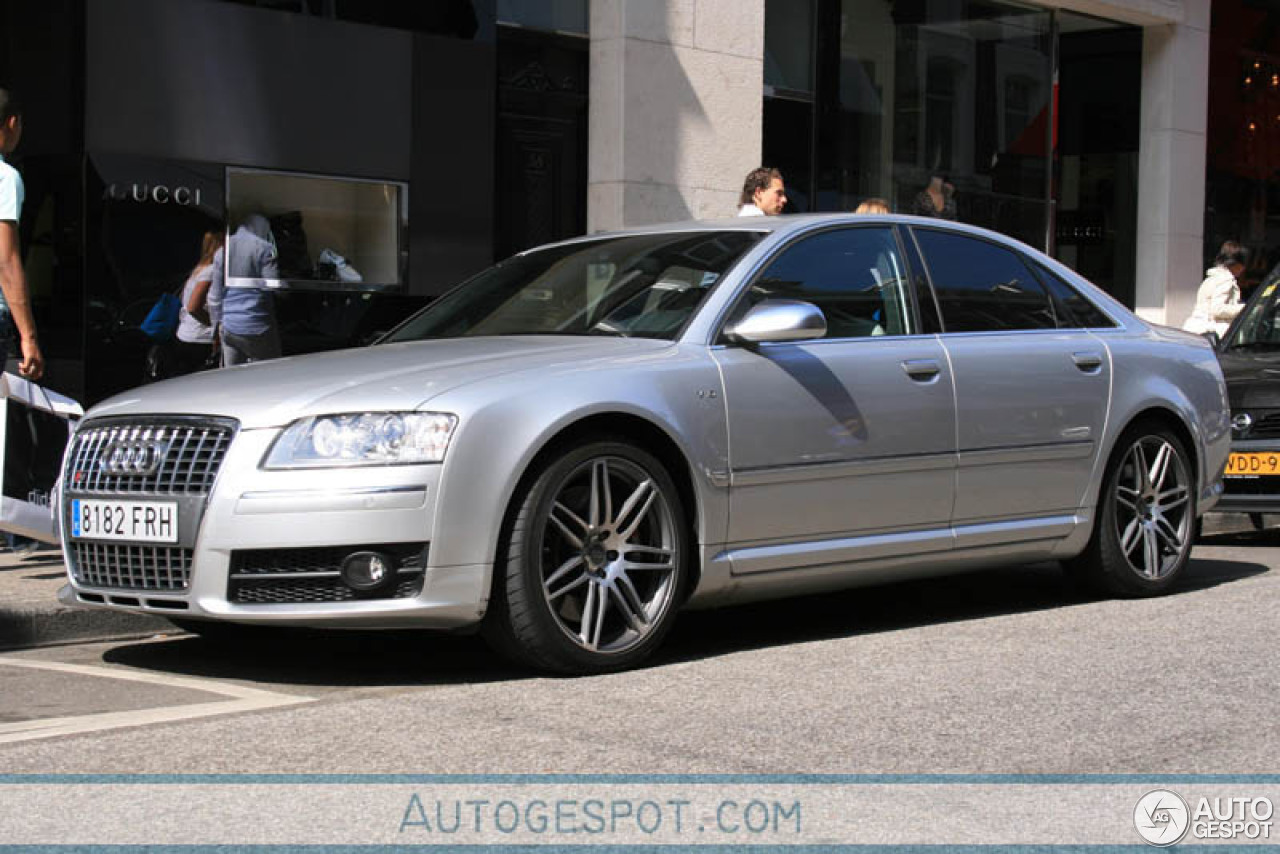 Audi S8 D3