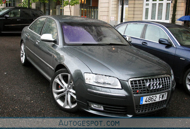 Audi S8 D3