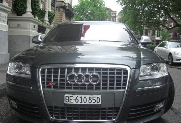 Audi S8 D3